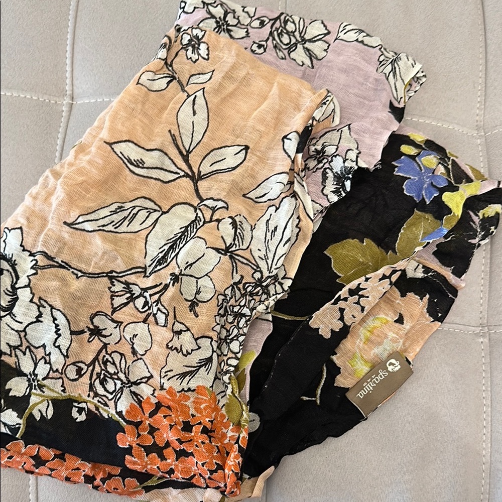 Floral Patterned infinity Scarf - Picture 2 of 2